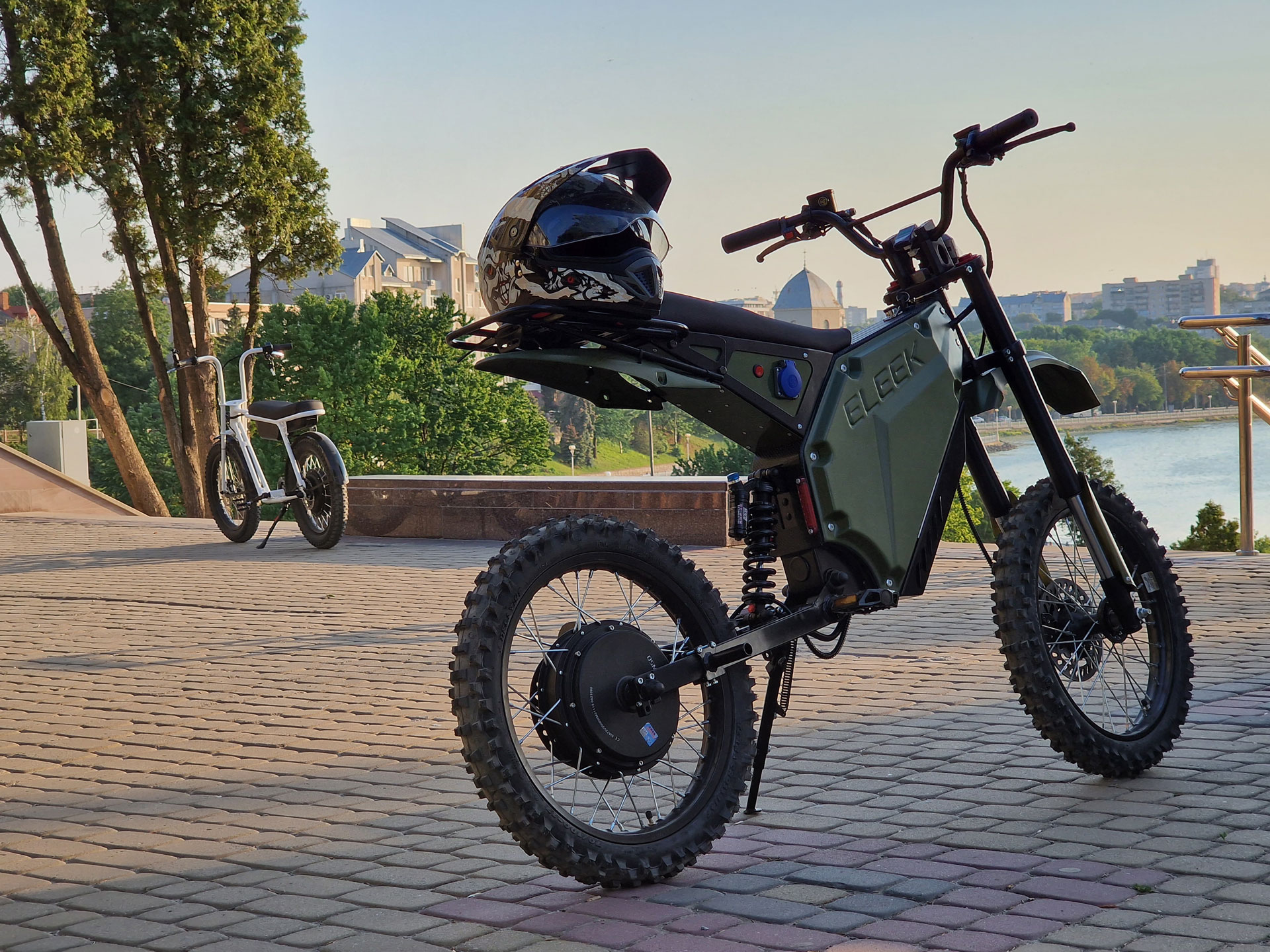 ELEEK Atom Military